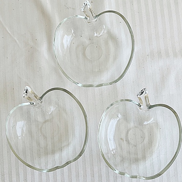 ADorable APPLE Shaped Clear Glass Dishes~Serving 3 Pieces - Picture 2 of 3